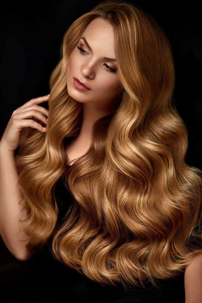 a model with nourished blonde colored hair