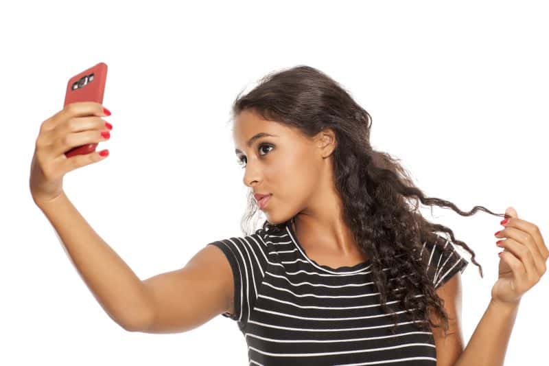 dark skinned girl making selfie