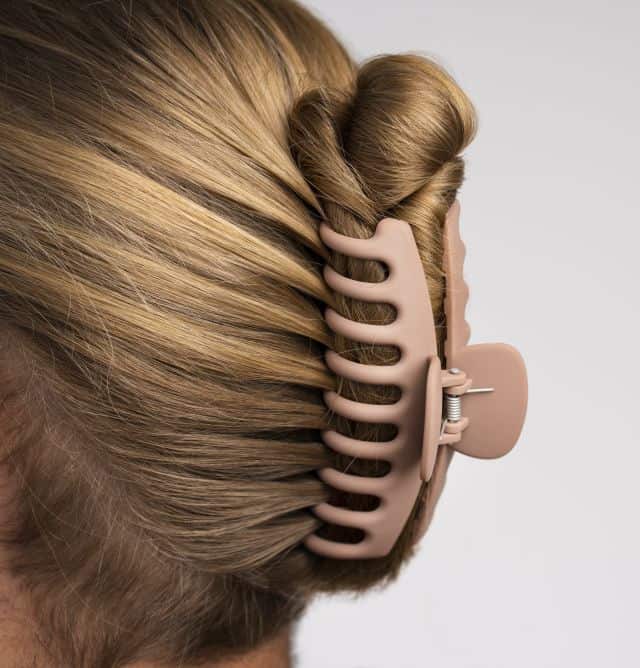 a women with claw clip in her hair